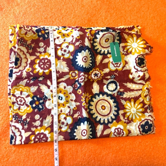 Unisex burgundy and cream floral lightweight pure wool scarf NWT - Picture 7 of 8